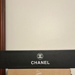 CHANEL Black and White Box Umbrella Box